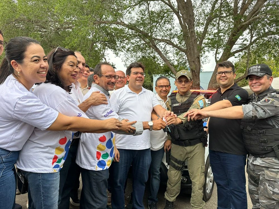 Rafael Fonteles e equipe de Governo em comunidade de Teresina