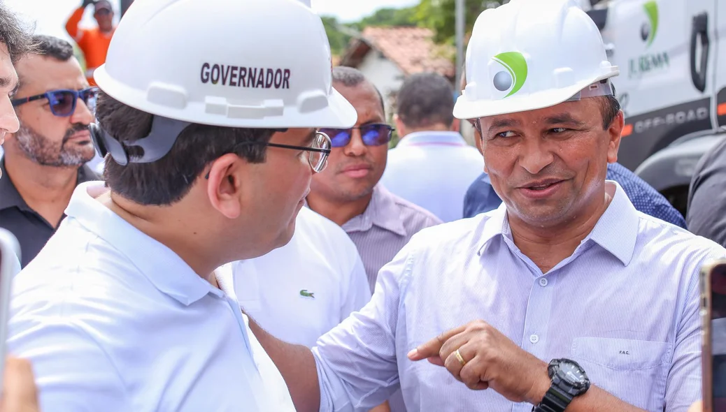 Rafael Fonteles e Fábio Abreu visitaram as obras de pavimentação asfáltica