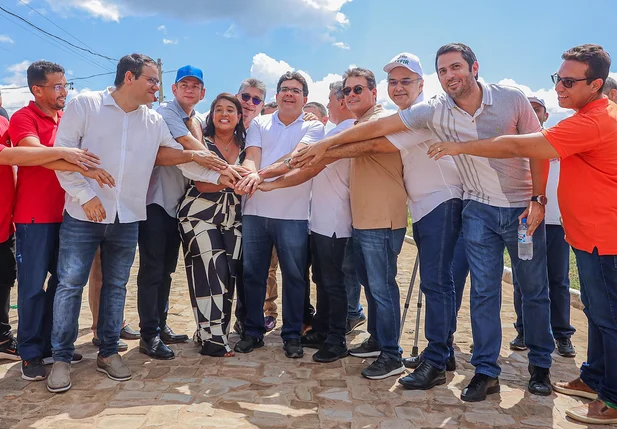 Rafael Fonteles entrega pavimentação em Lagoa do Piauí