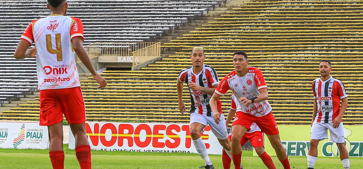 River e 4 de Julho se enfrentaram no estádio Albertão