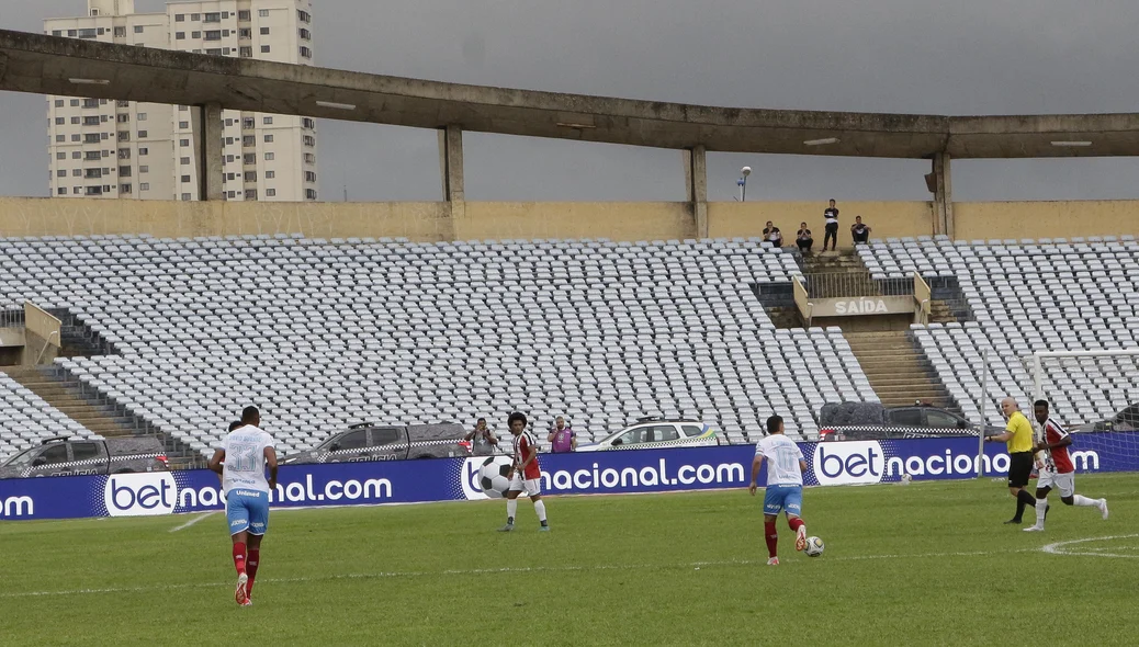 River e Bahia se enfrentaram no estádio Albertão