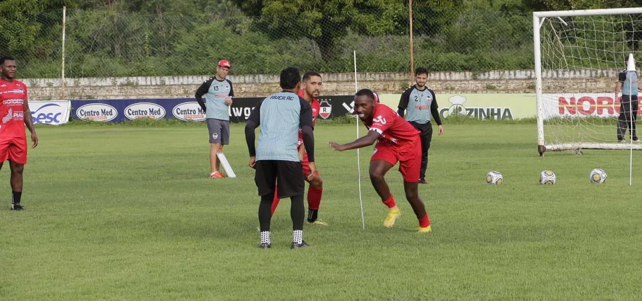 River realiza treino mais descontraído para estreia na Copa do Brasil