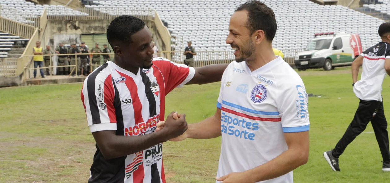 Rodrigo Fumaça (River) e Yago Felipe (Bahia)