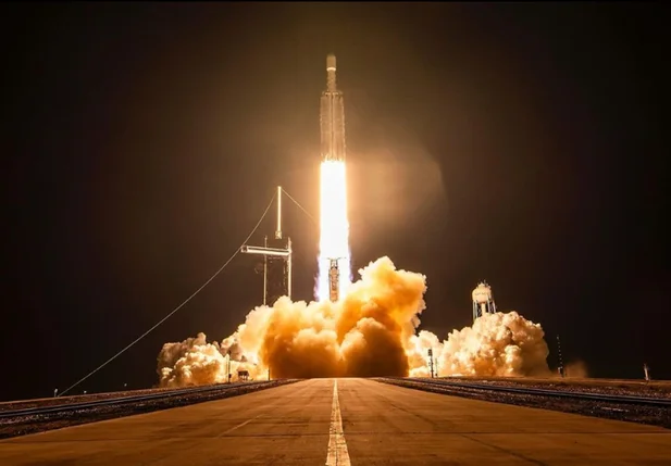 SpaceX, empresa de Elon Musk adia lançamento de foguete para a Lua