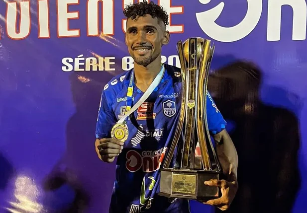 Tiaguinho, lateral-esquerdo