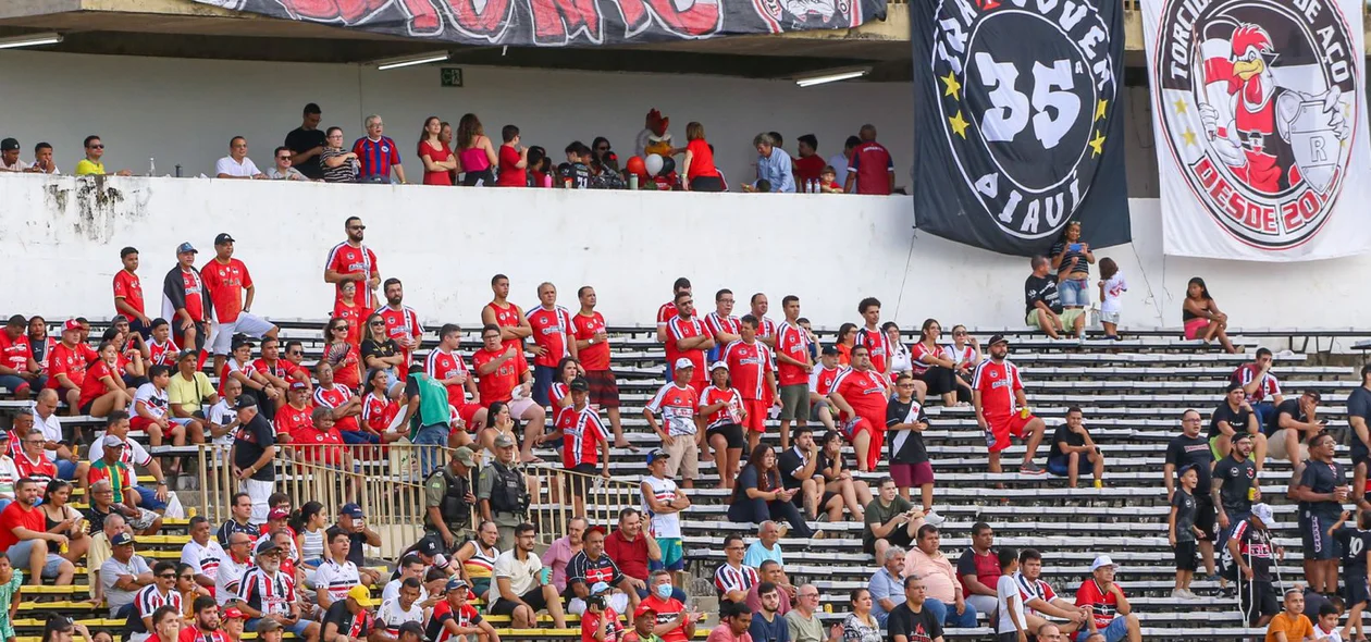 Torcida do River presente no jogo contra o 4 de Julho