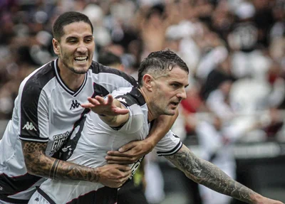 Vasco venceu o Botafogo por 4 a 2 no Nilton Santos