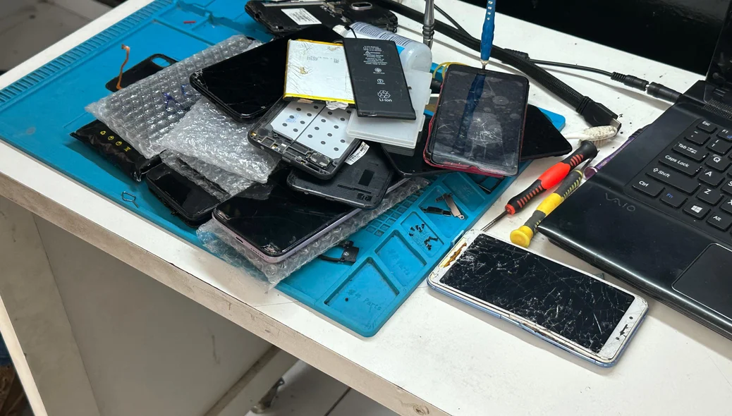 Verificação feita nas peças de celulares
