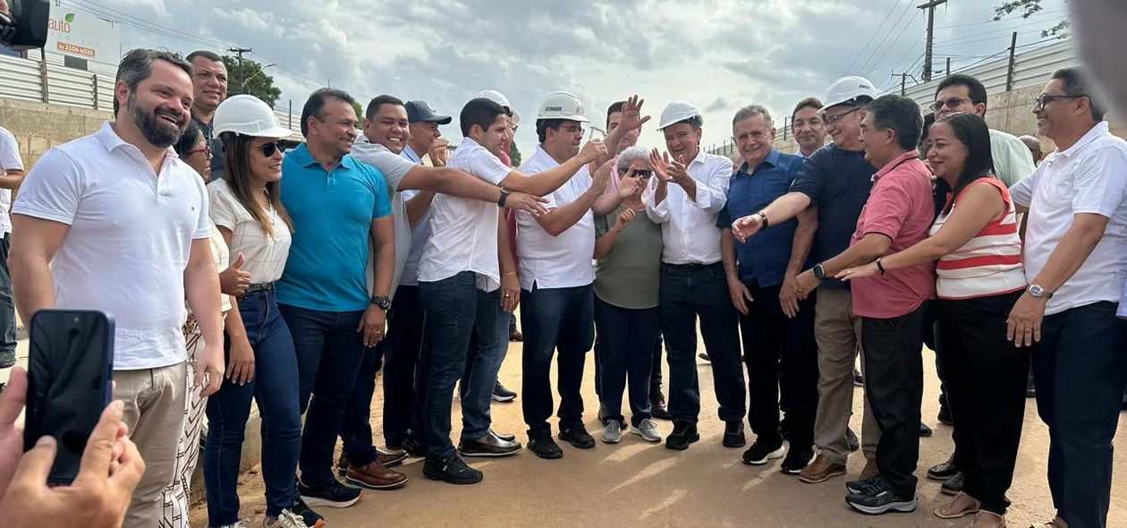 Visita do representantes do poder municipal, estadual e federal ao rebaixamento da Avenida João XXIII