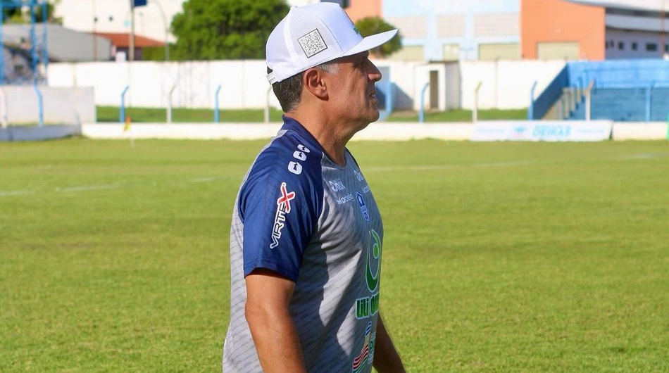 Wallace Lemos, técnico do Oeirense