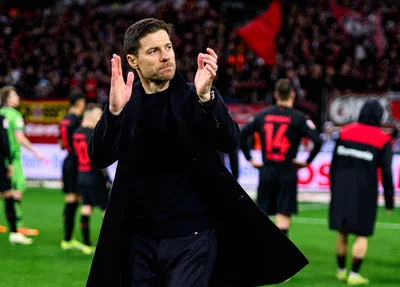 Xabi Alonso é o treinador do Bayer Leverkusen