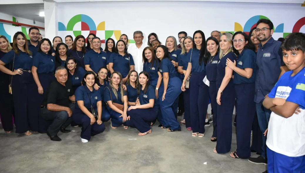 Zé Filho com a equipe da nova Escola do SESI em Picos