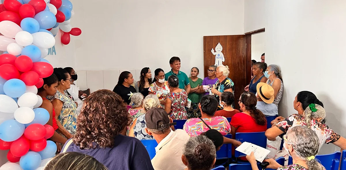 A população compareceu ao local