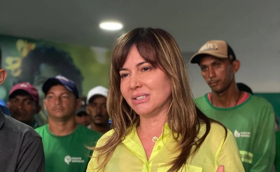 A prefeita Ivanária Sampaio esteve realizando a ação