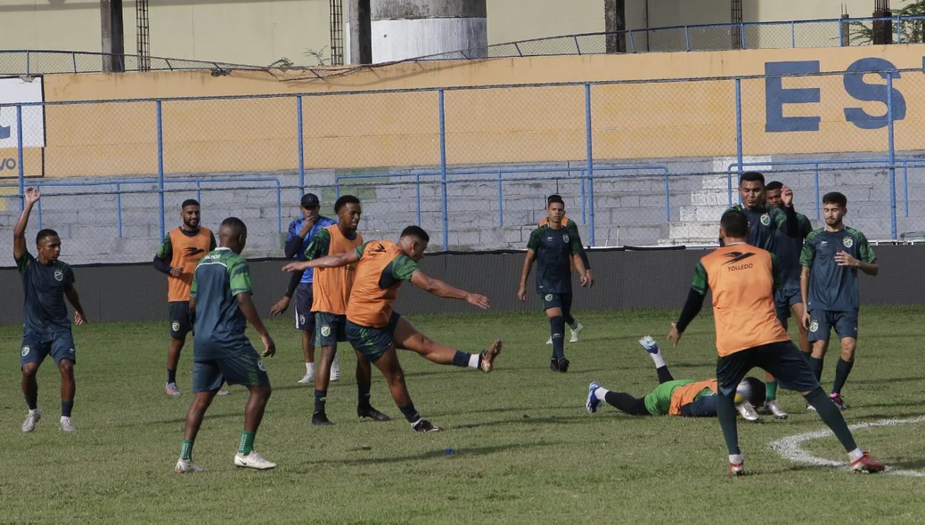 A preparação do Altos para jogo contra o Sport contou com um rachão