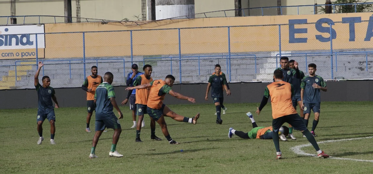 A preparação do Altos para jogo contra o Sport contou com um rachão