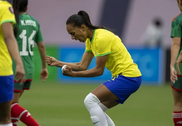Adriana comemora classificação do Brasil para final da Copa Ouro
