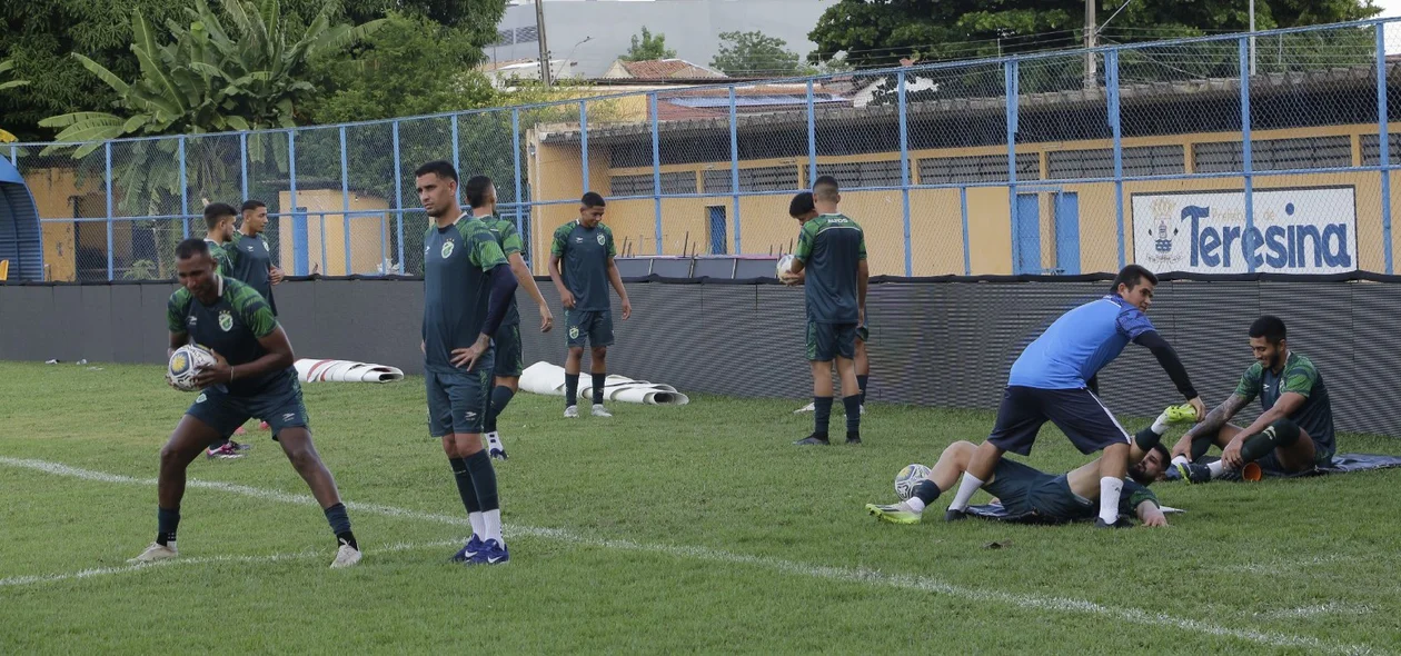 Alongamento para treino de jogo pela Copa do Brasil