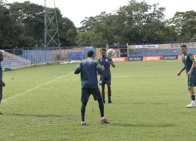 Altos treina no Lindolfo Monteiro para jogo contra o Sport