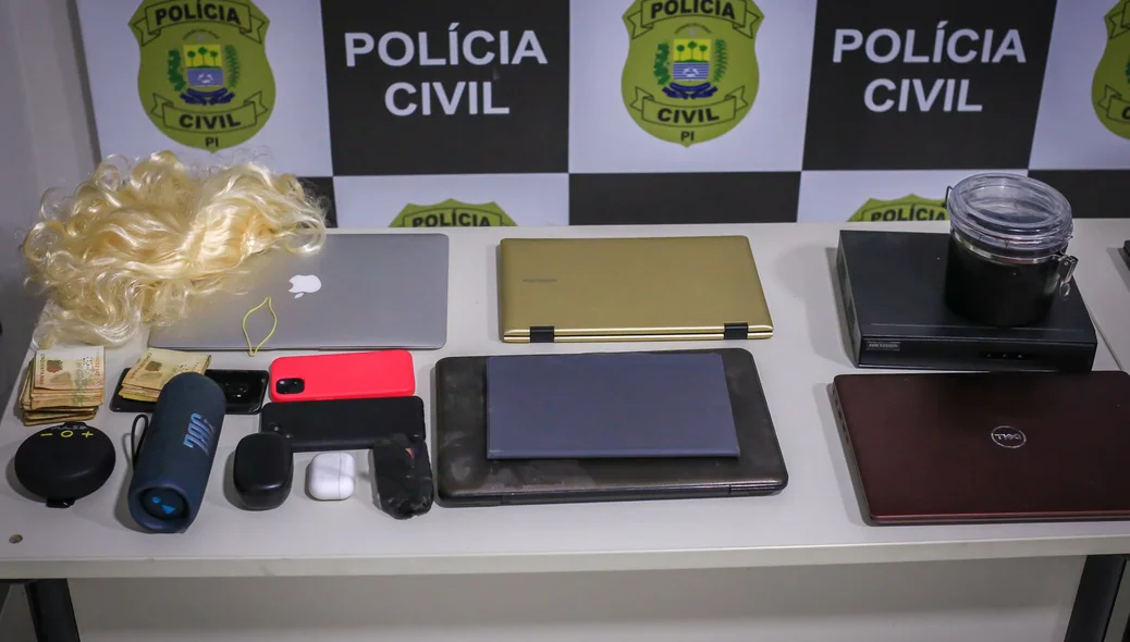 Aparelhos eletrônicos apreendidos na Operação Confractus