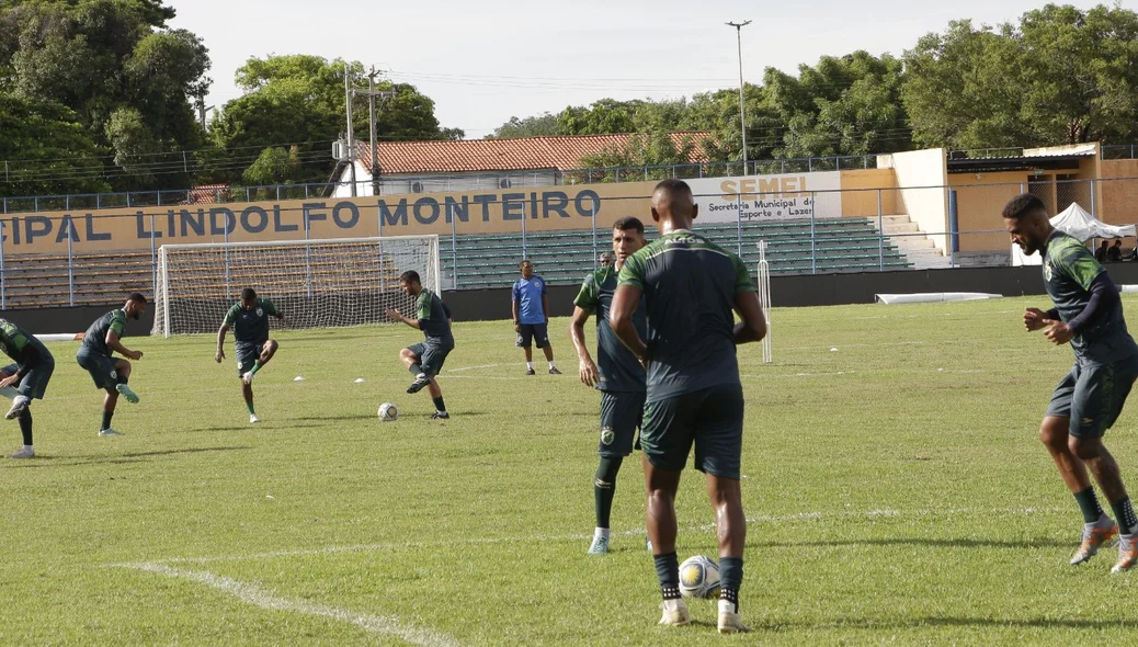 Aquecimento com bola dos jogadores do Altos