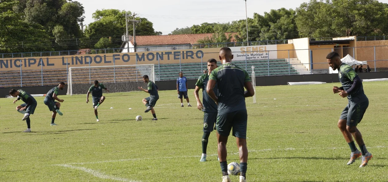 Aquecimento com bola dos jogadores do Altos