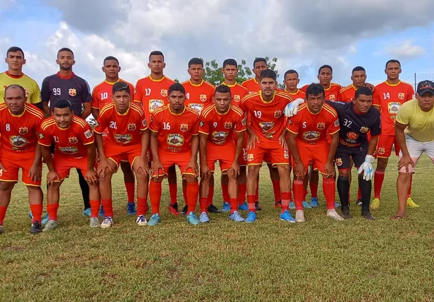 As equipes disputam o maior prêmio esportivo municipal de futebol amador