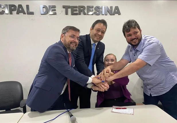 Ato de filiação conjunta de Carla Cléia e de Floro Mauel ao PDT