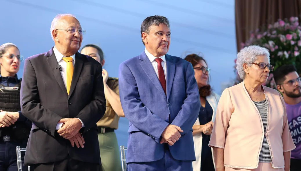Autoridades na inauguração da Casa da Mulher Brasileira de Teresina