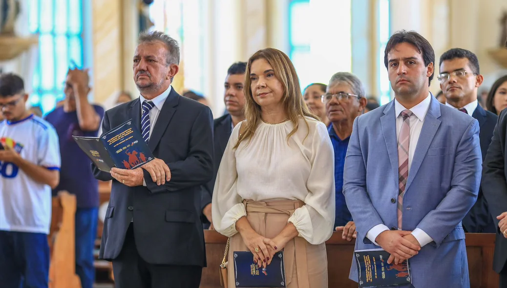 Autoridades na missa