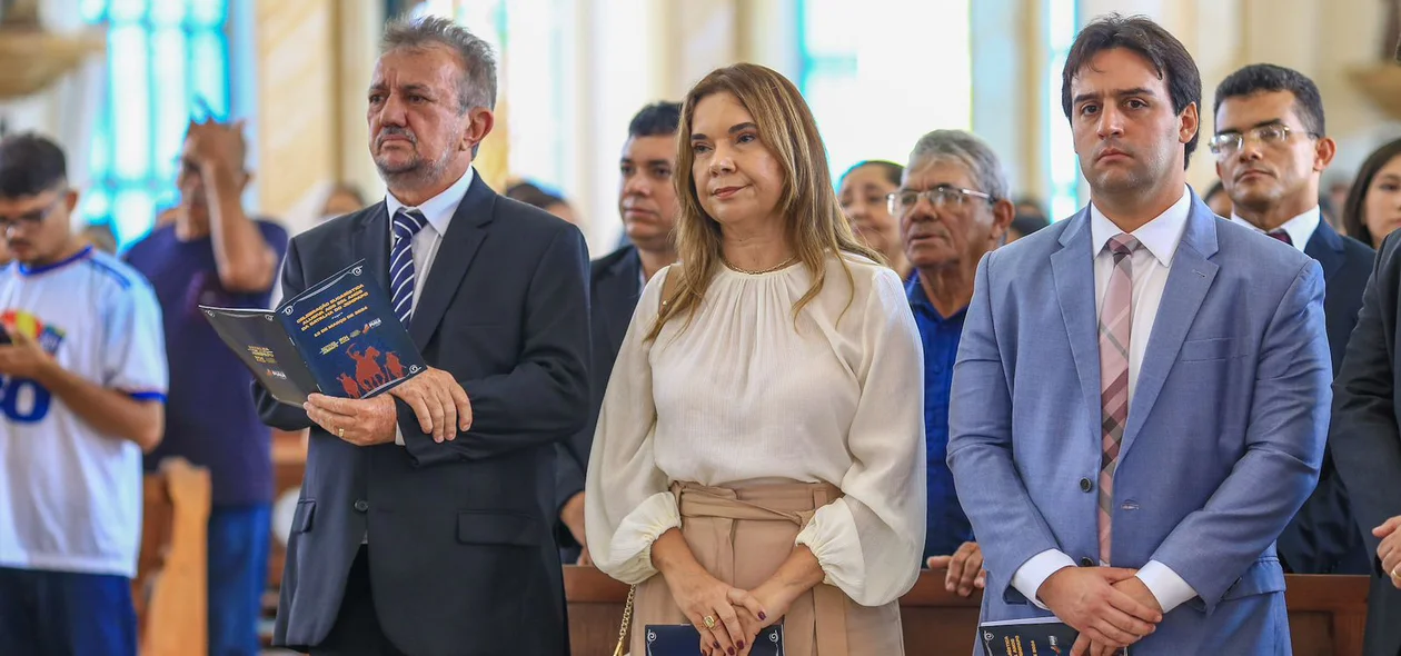 Autoridades na missa