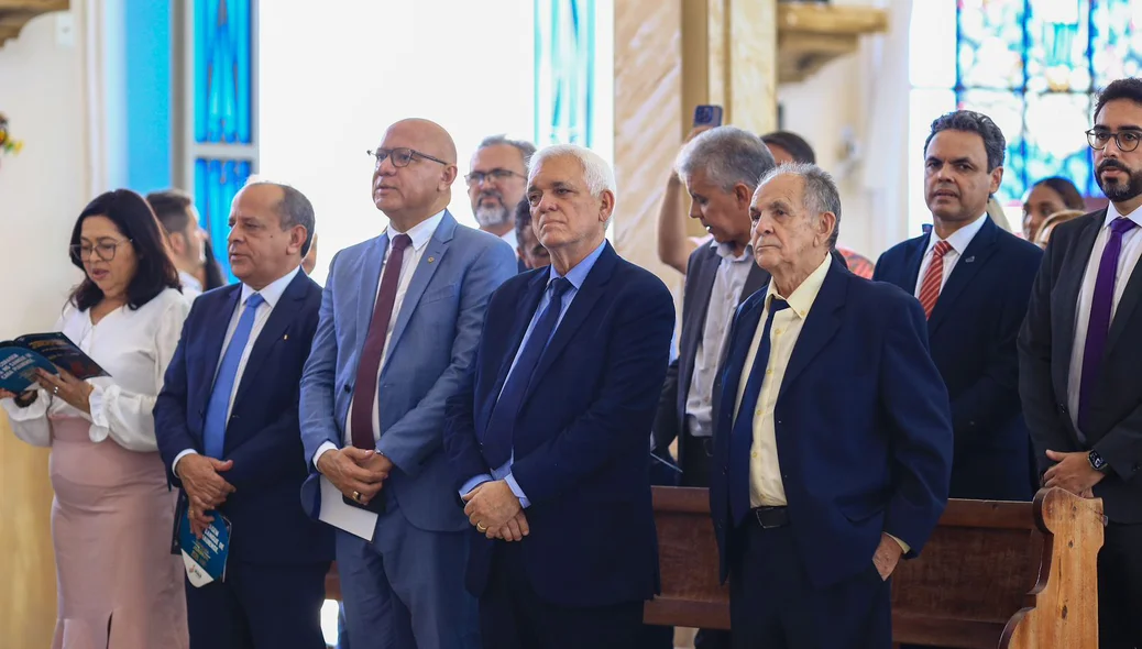 Autoridades na missa em ação de graças