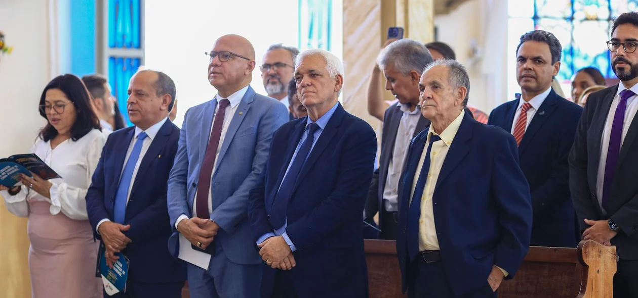 Autoridades na missa em ação de graças