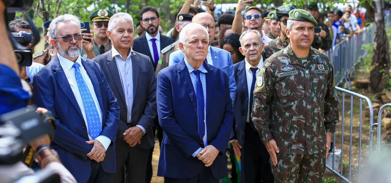 Autoridades na solenidade