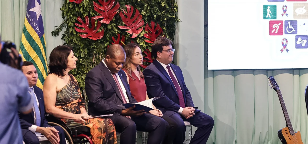 Autoridades na solenidade