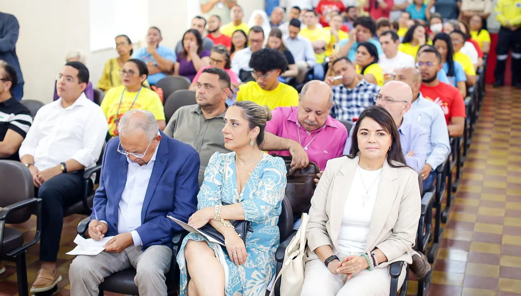 Autoridades presentes na solenidade