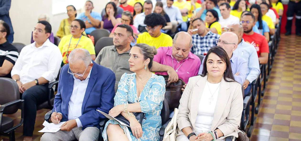 Autoridades presentes na solenidade