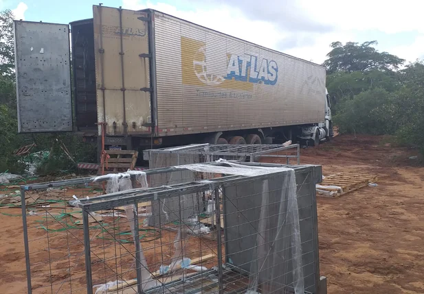 Carreta abandonada na zona rural de Passagem Franca do Piauí