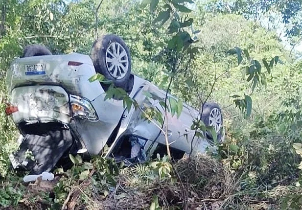 Carro que capotou na BR 343 em Campo Maior