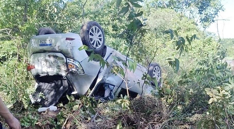 Carro que capotou na BR 343 em Campo Maior