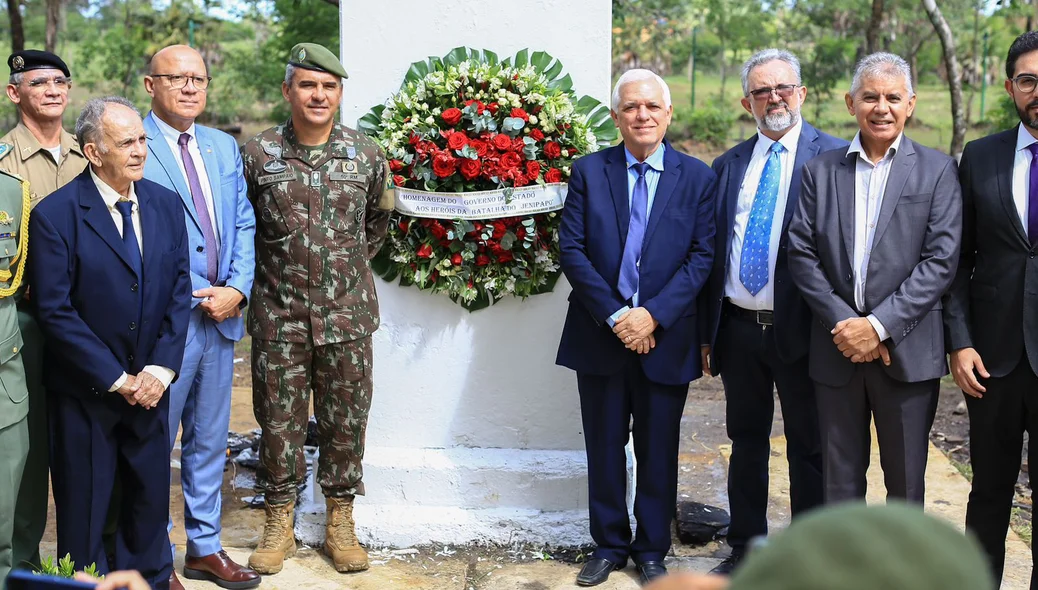 Coroa de flores em homenagem aos homens e mulheres que lutaram na Batalha do Jenipapo