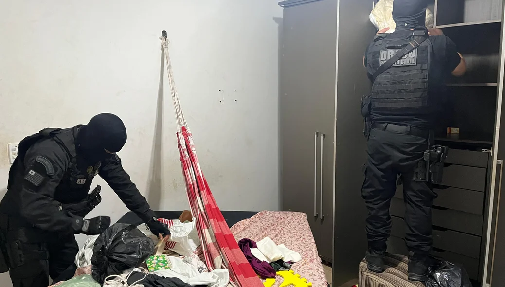 Cumprimento de buscas na Operação Confractus