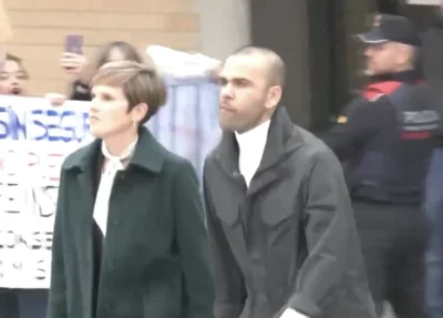 Daniel Alves deixou a prisão após pagamento da fiança