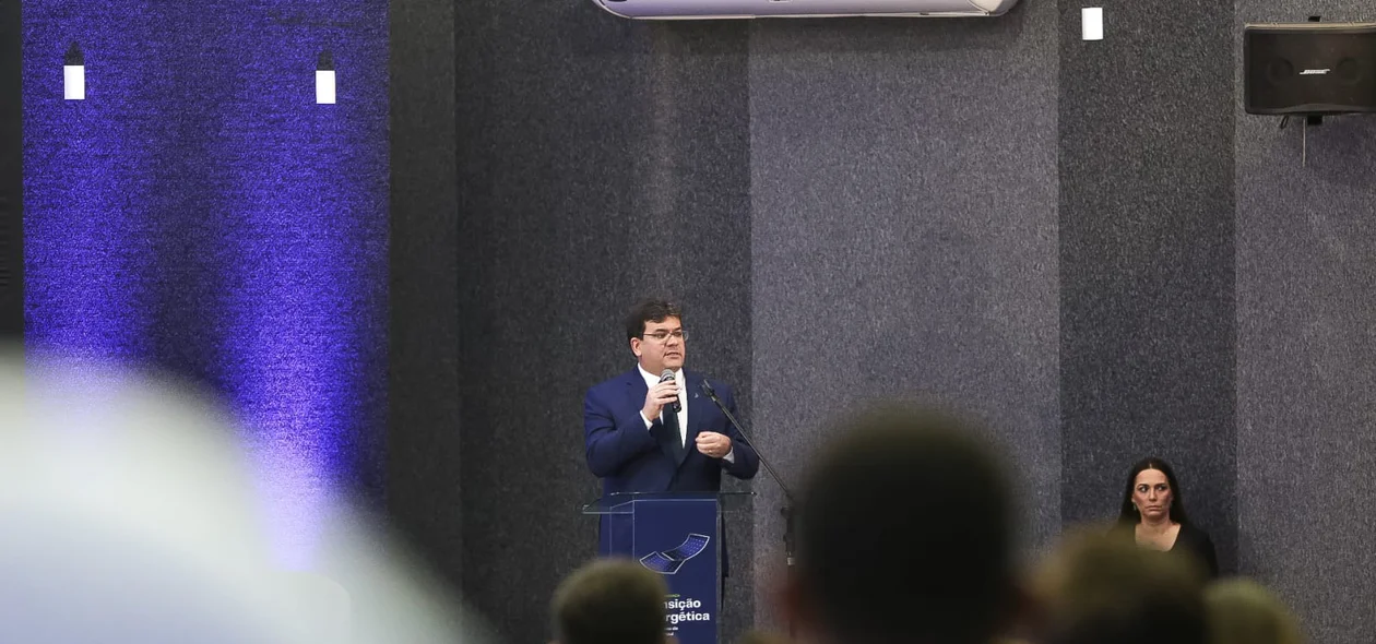 Debate no auditório da Fiepi