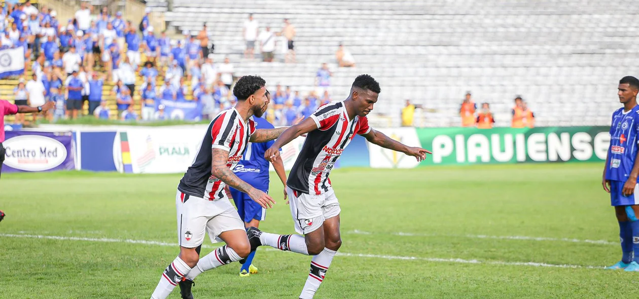 Dedé comemora gol do River