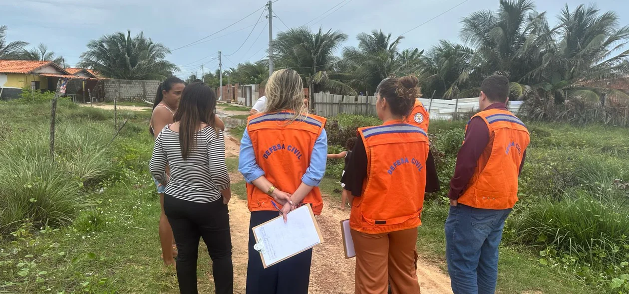 Defesa Civil e prefeita visitam áreas afetadas pelas chuvas