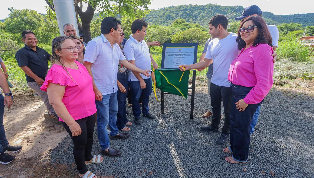 Descerramento da placa de inauguração