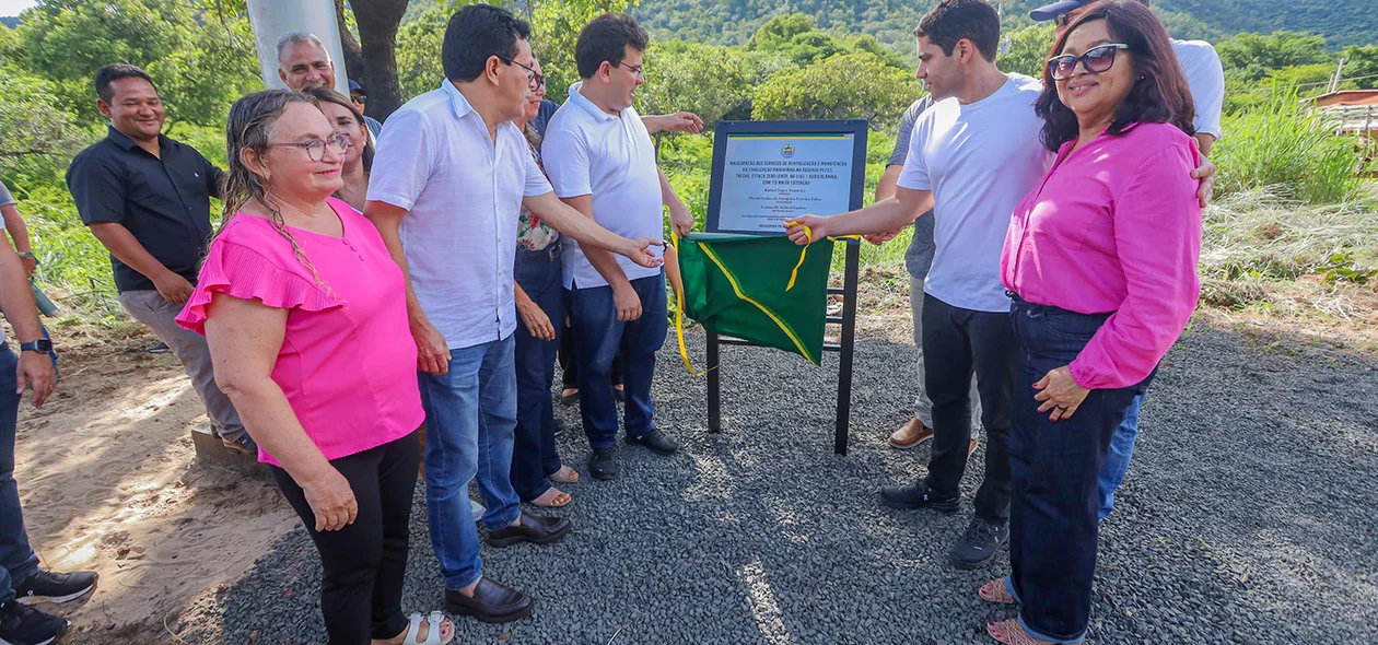 Descerramento da placa de inauguração