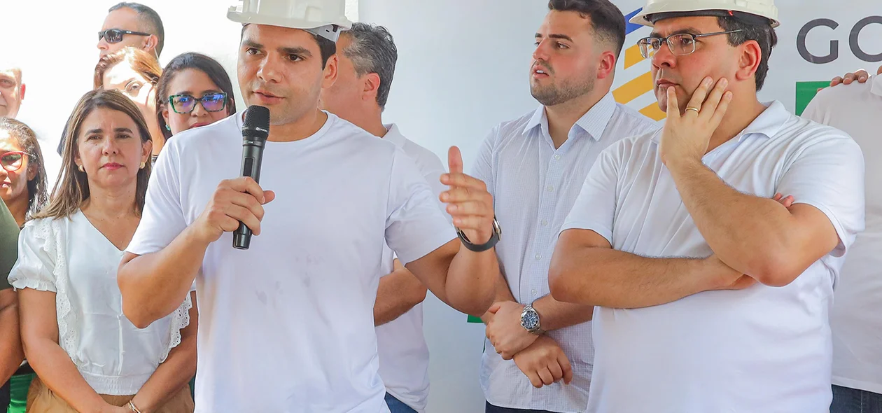 Diretor-geral do DER-PI Leonardo Sobral ao lado do governador Rafael Fonteles