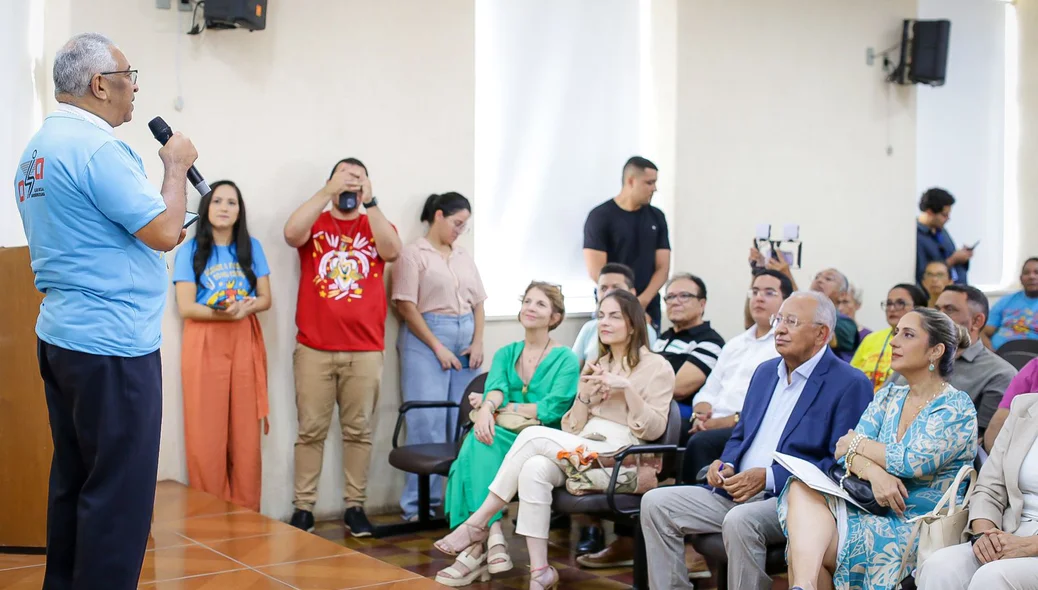 Dom Juarez durante seu pronunciamento